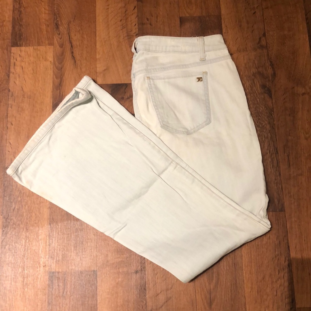 How’s jeans flare light wash